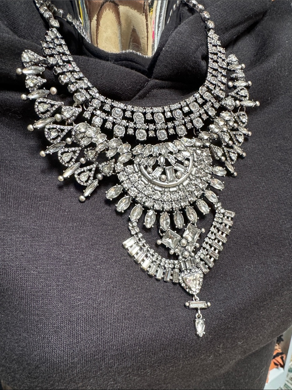 🤩💰✨Dylan Lex✨Luxurious Silver crystal Statement Necklace! *fixed*